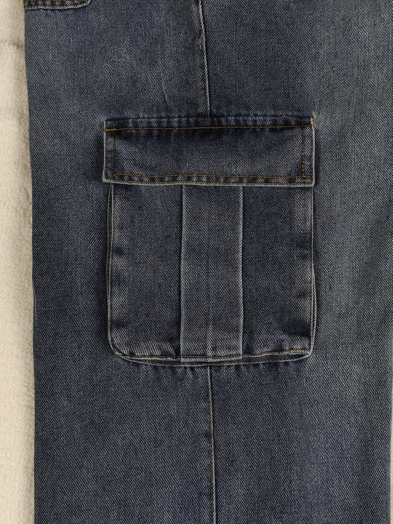 Jean bleu clair à chevilles élastiquées